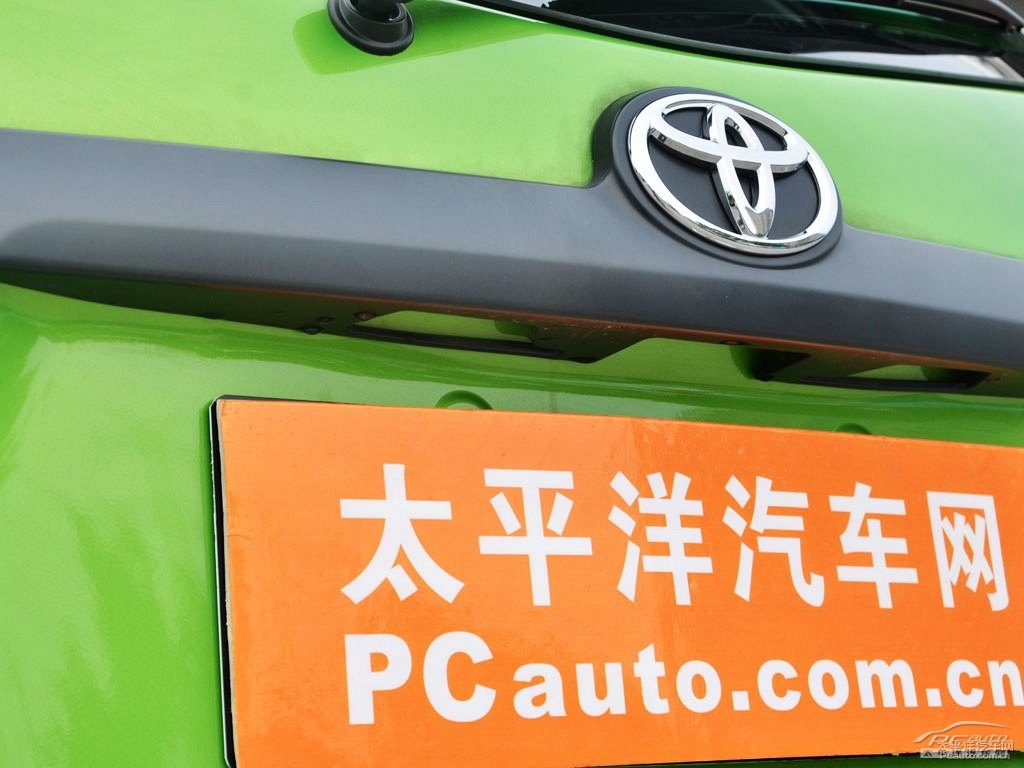 炫彩綠YARiS L 致炫車尾外觀圖片