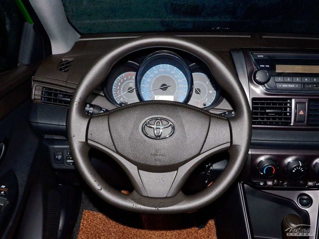 炫彩綠YARiS L 致炫中控內(nèi)飾圖片