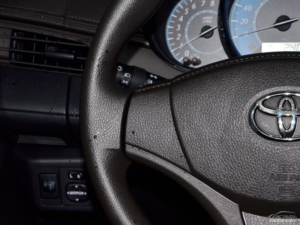 炫彩綠YARiS L 致炫中控內(nèi)飾圖片