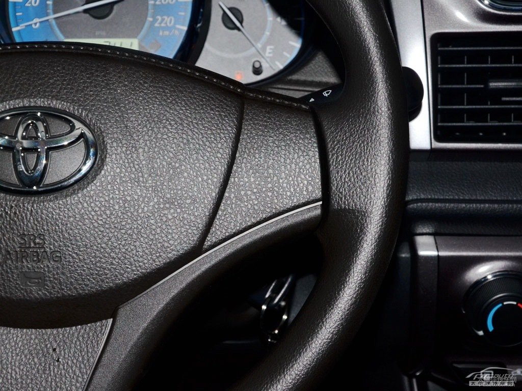 炫彩綠YARiS L 致炫中控內(nèi)飾圖片