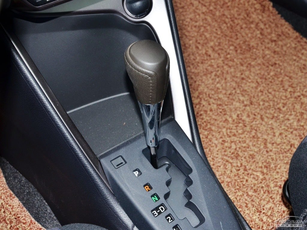 炫彩綠YARiS L 致炫中控內(nèi)飾圖片