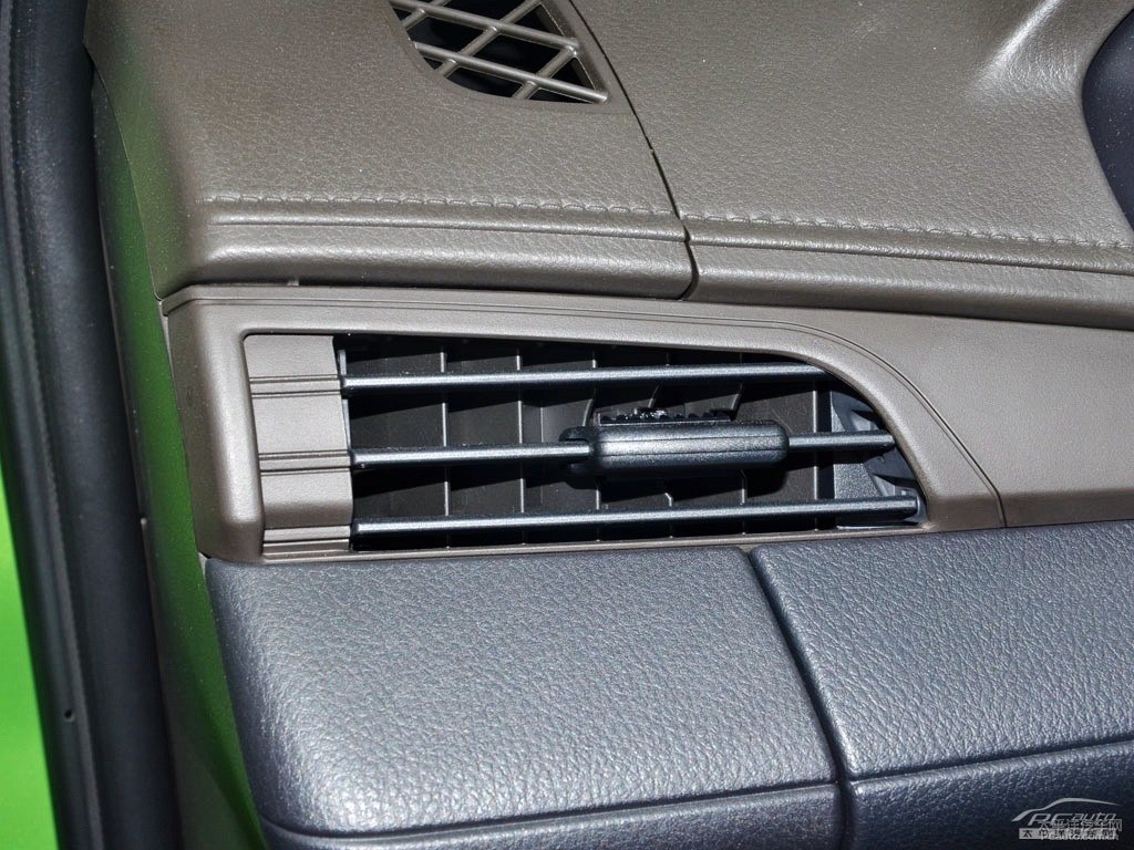 炫彩綠YARiS L 致炫中控內(nèi)飾圖片