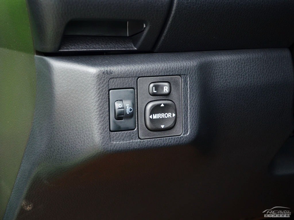 炫彩綠YARiS L 致炫中控內(nèi)飾圖片