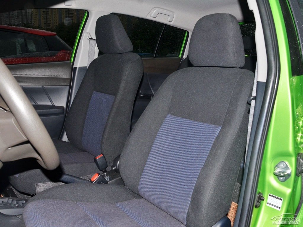 炫彩綠YARiS L 致炫座椅內(nèi)飾圖片