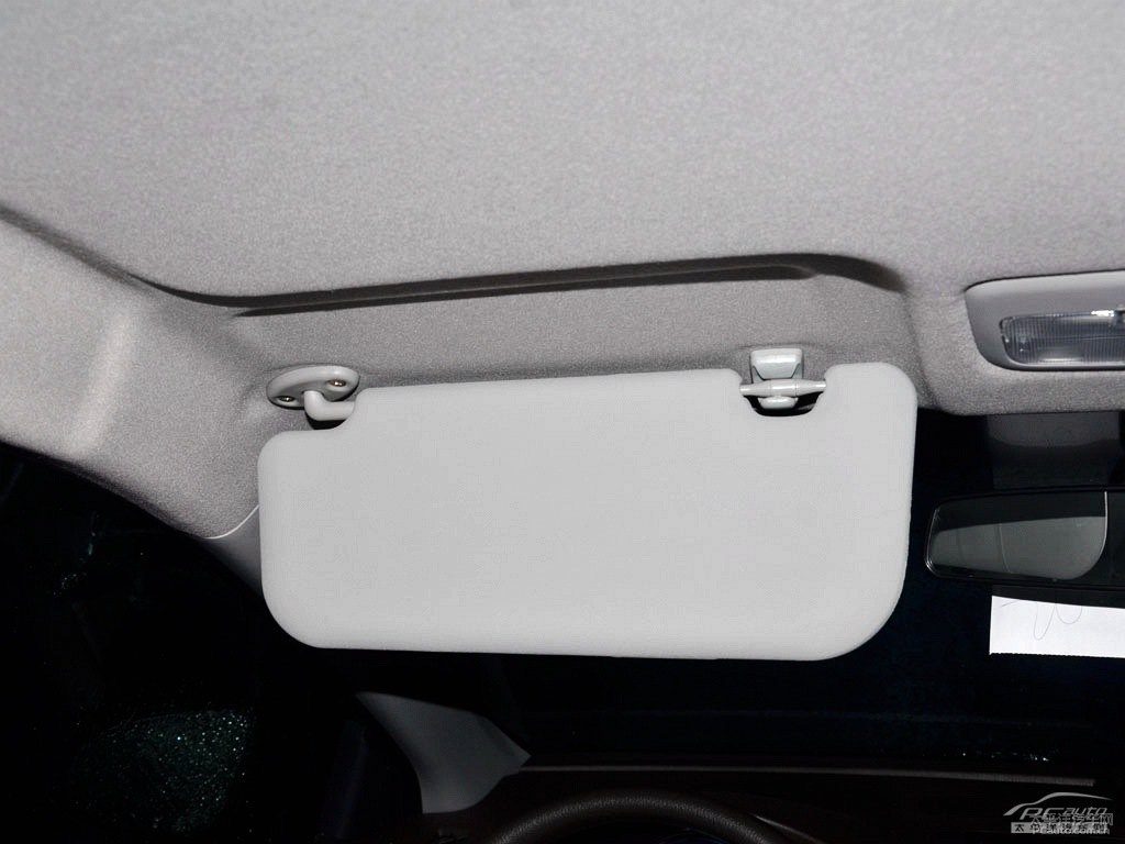 炫彩綠YARiS L 致炫車廂內(nèi)飾圖片