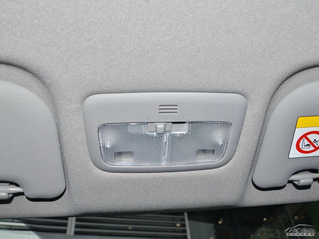 炫彩綠YARiS L 致炫車廂內(nèi)飾圖片