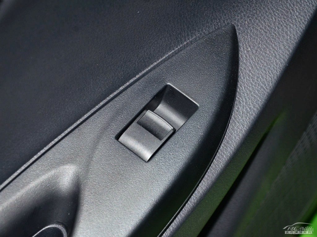 炫彩綠YARiS L 致炫車廂內(nèi)飾圖片