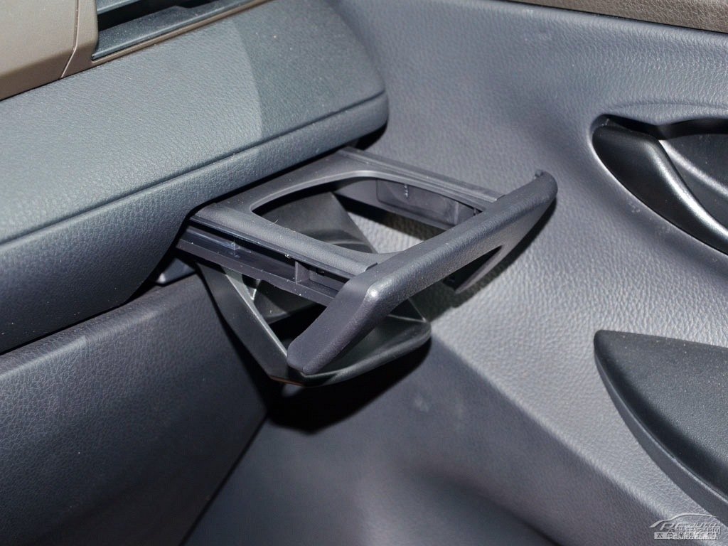 炫彩綠YARiS L 致炫儲物空間空間圖片