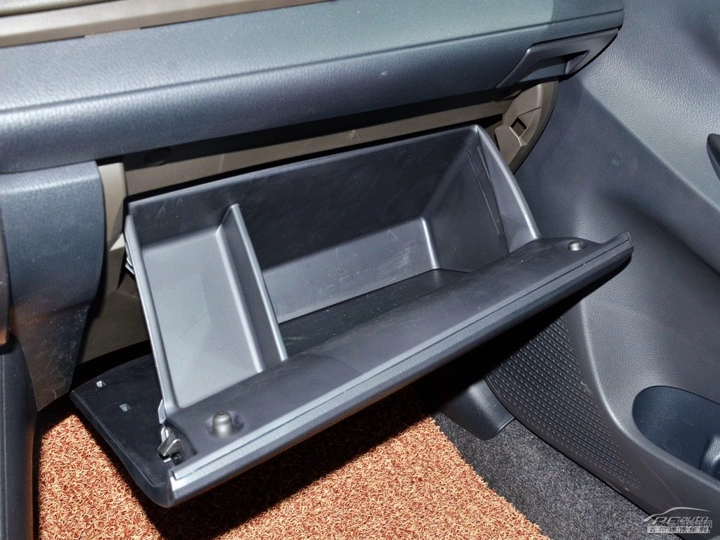 炫彩綠YARiS L 致炫儲物空間空間圖片