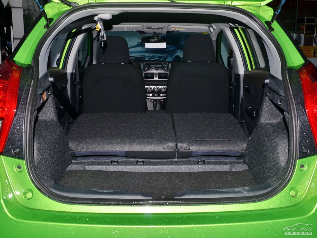 YARiS L 致炫空間高清大圖