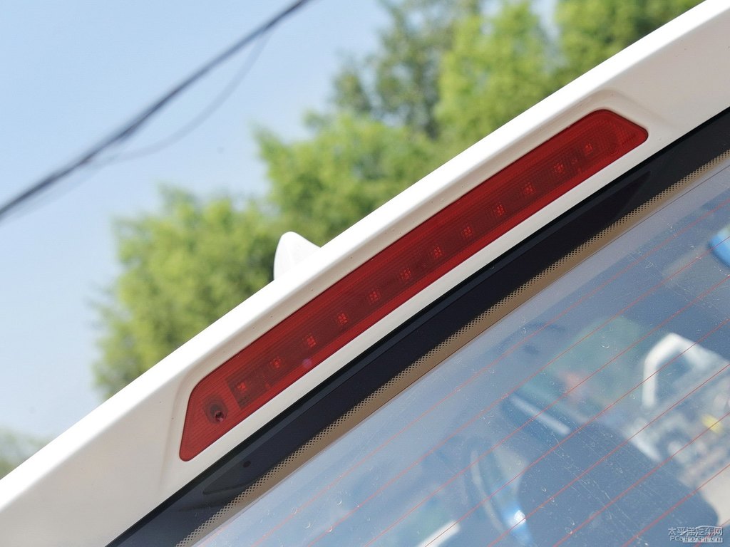 糖果白寶駿730車尾外觀圖片