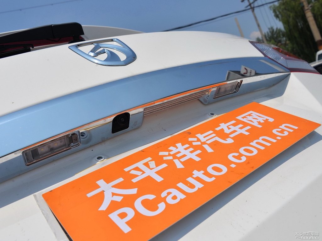糖果白寶駿730車尾外觀圖片