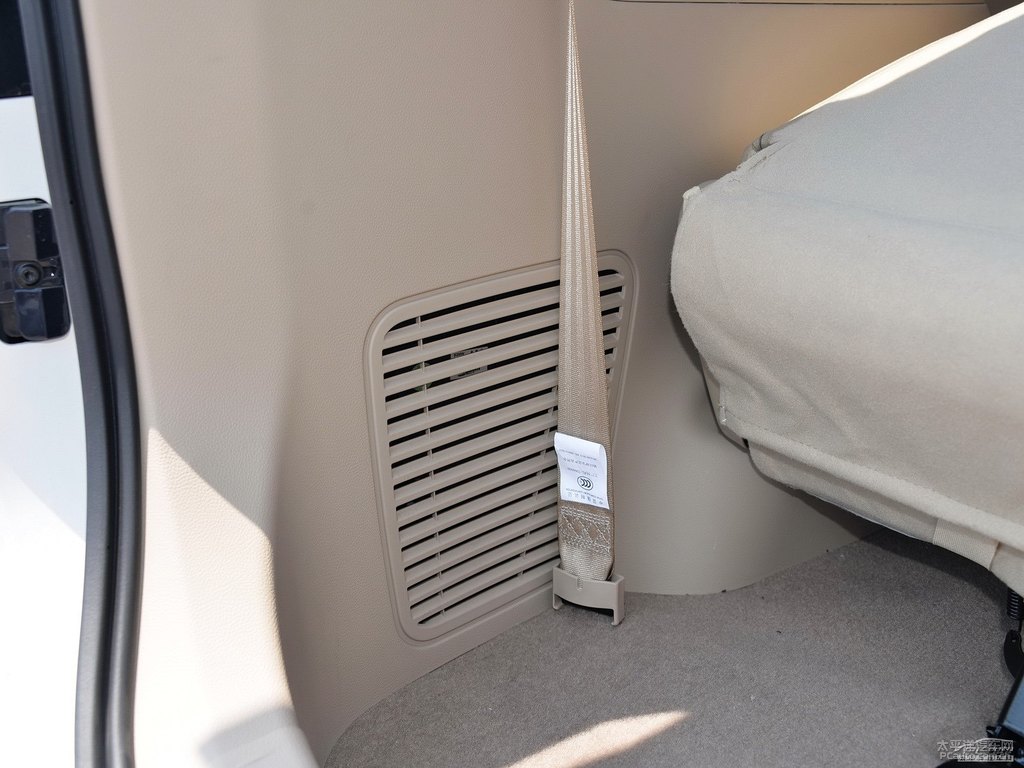 糖果白寶駿730后備廂空間圖片