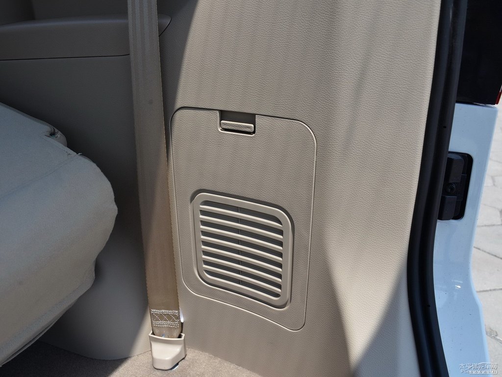 糖果白寶駿730后備廂空間圖片