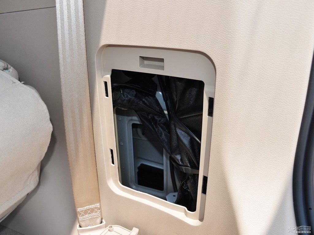 糖果白寶駿730后備廂空間圖片