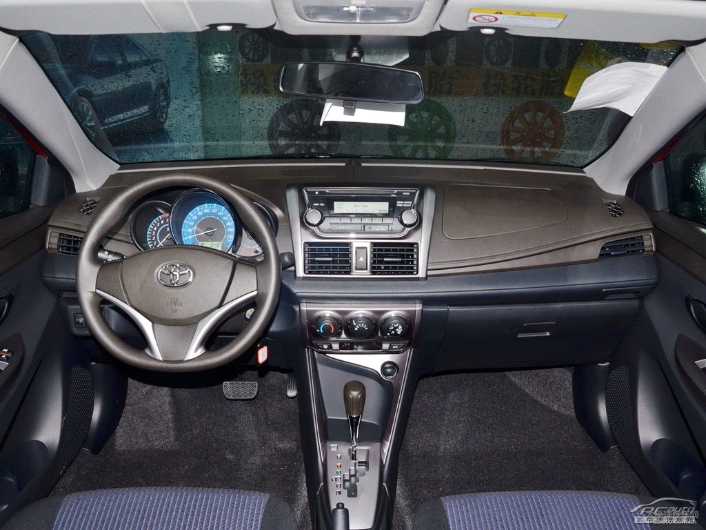 珊瑚紅YARiS L 致炫中控內(nèi)飾圖片