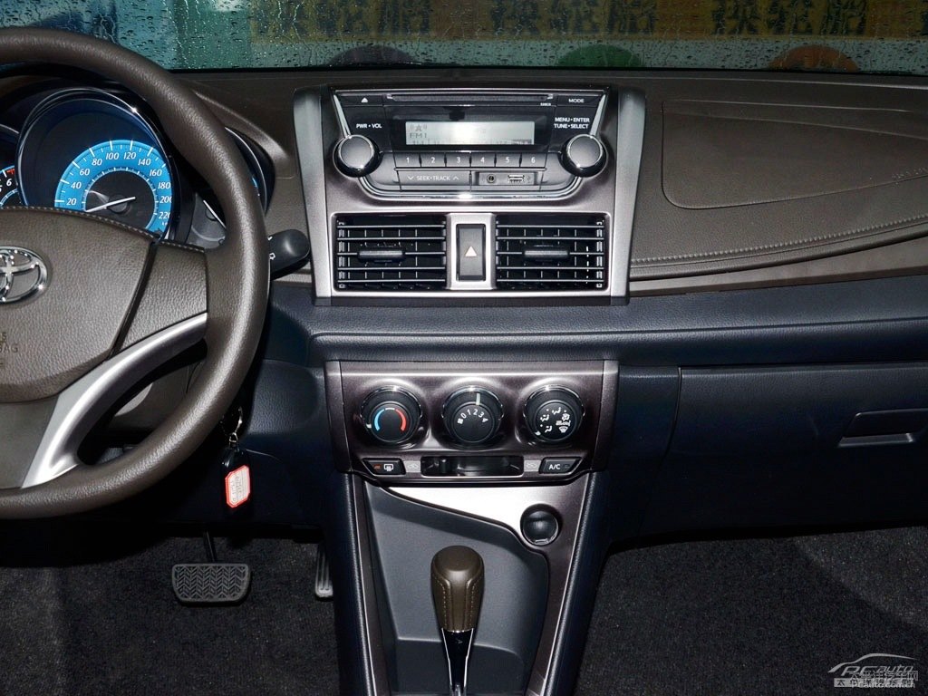 珊瑚紅YARiS L 致炫中控內飾圖片