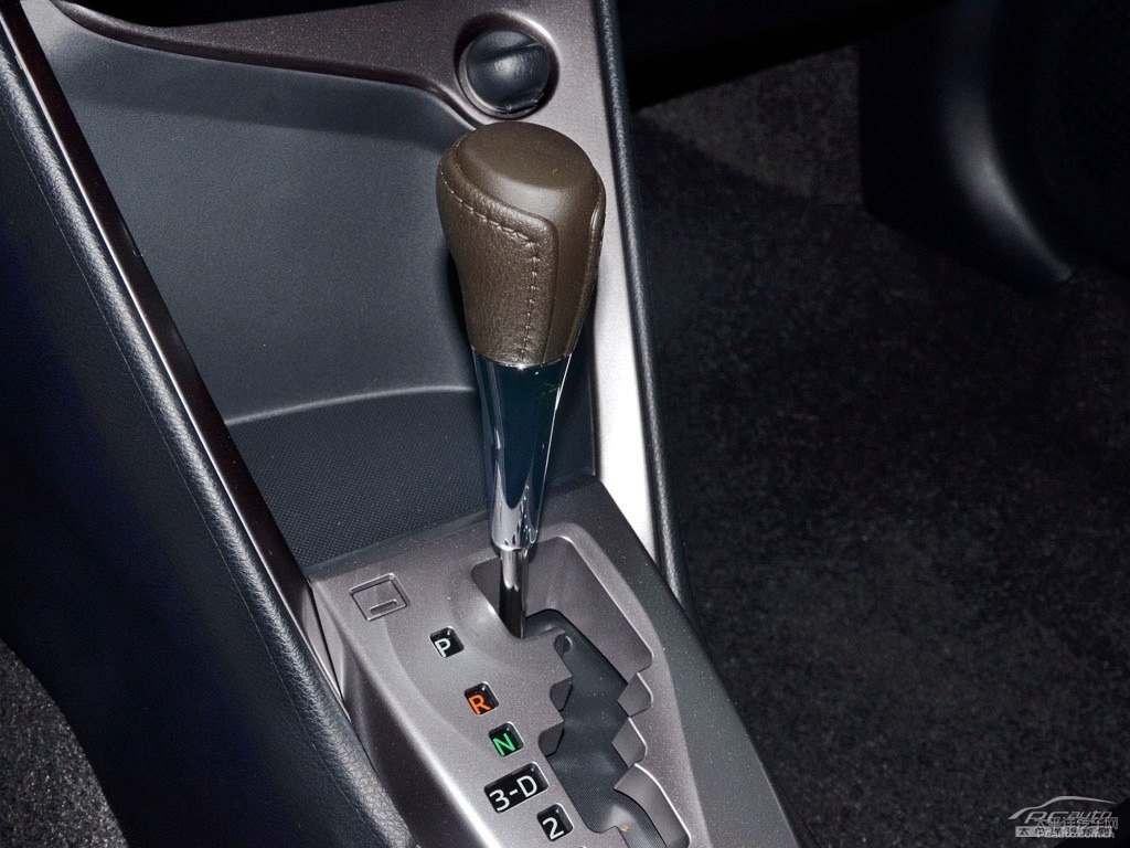 珊瑚紅YARiS L 致炫中控內飾圖片