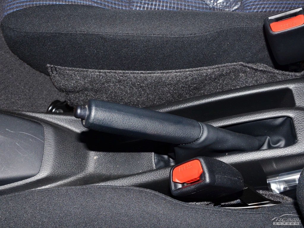 珊瑚紅YARiS L 致炫中控內飾圖片