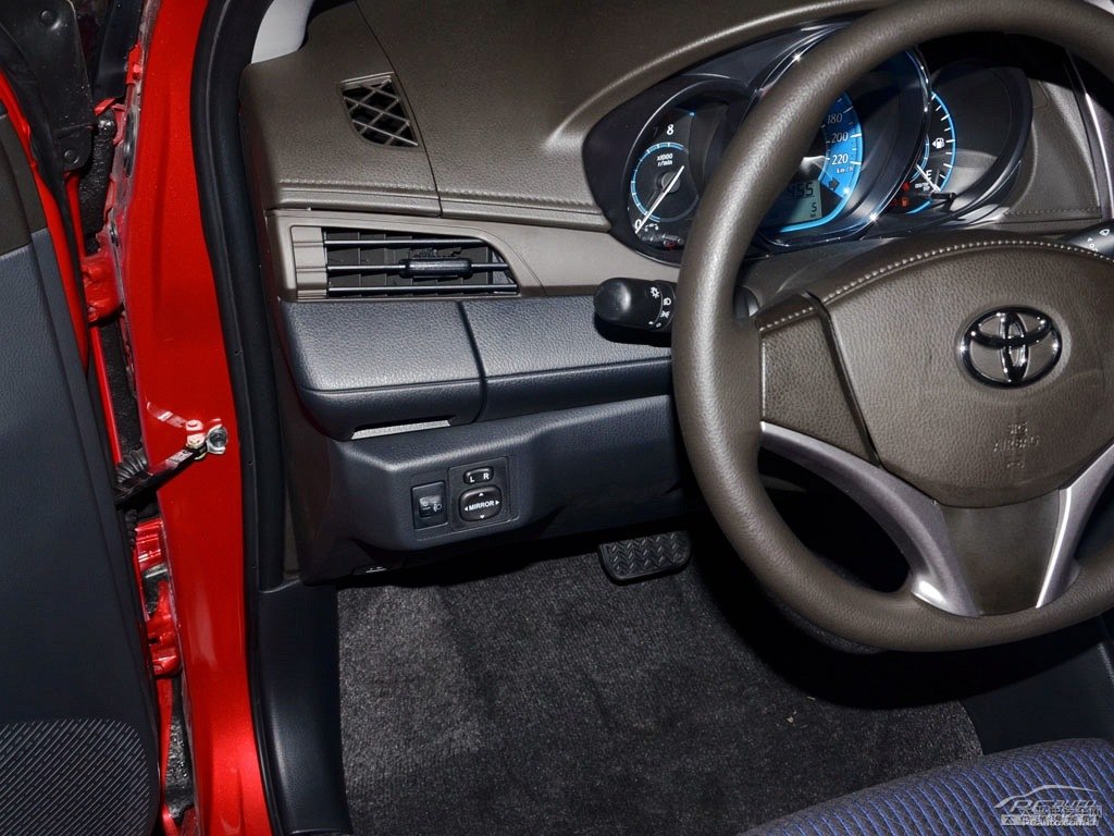 珊瑚紅YARiS L 致炫中控內(nèi)飾圖片