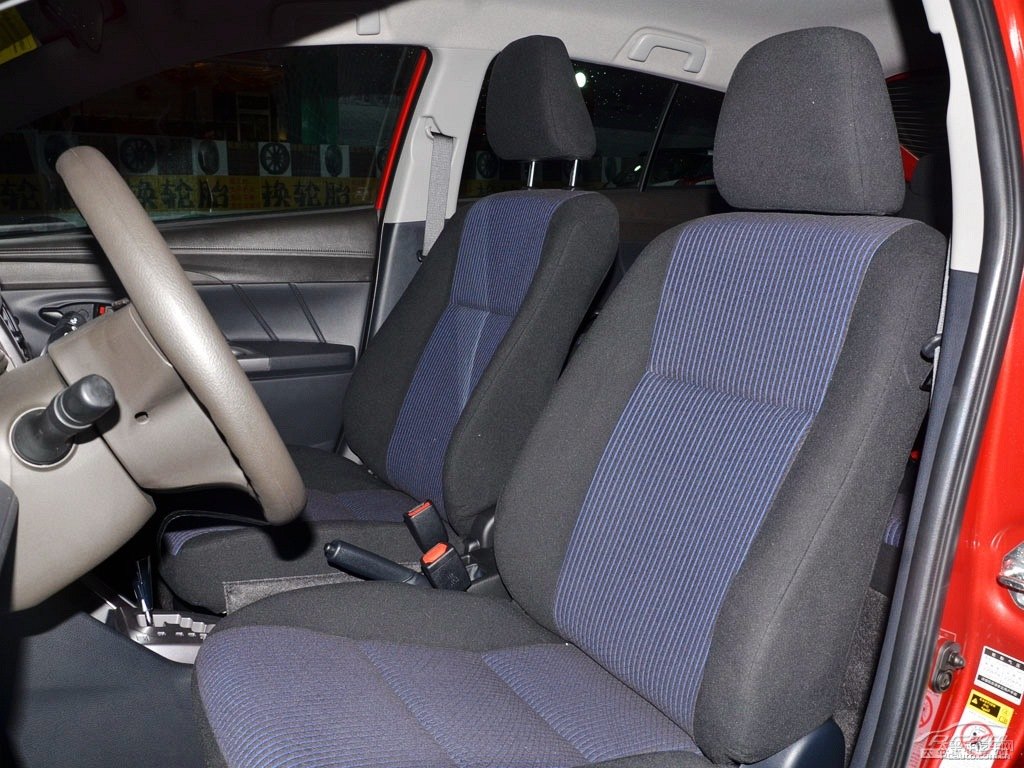 珊瑚紅YARiS L 致炫座椅內(nèi)飾圖片