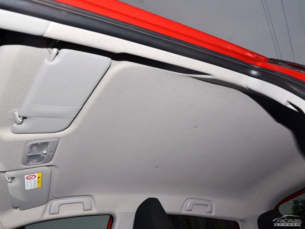 珊瑚紅YARiS L 致炫車廂內(nèi)飾圖片