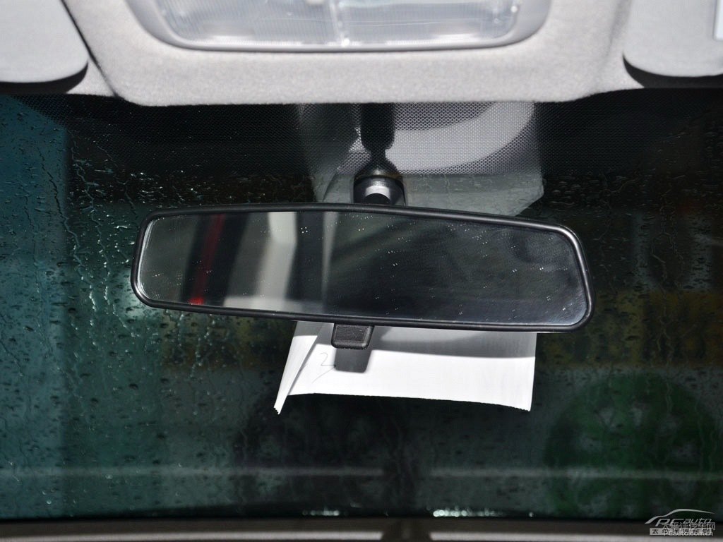 珊瑚紅YARiS L 致炫車(chē)廂內(nèi)飾圖片