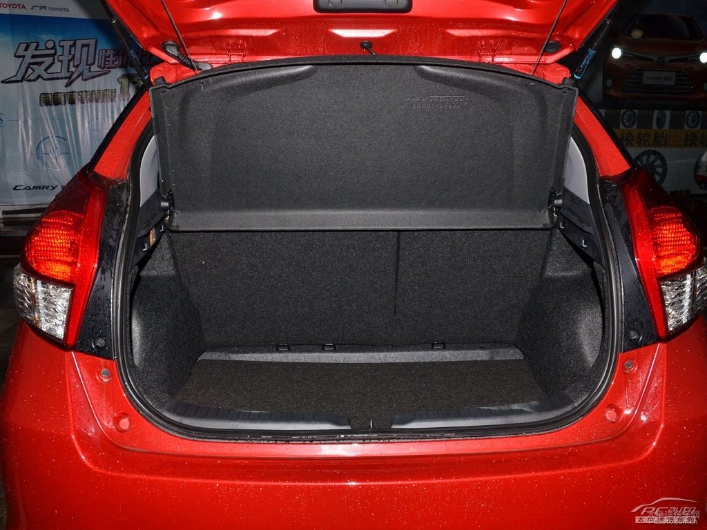 珊瑚紅YARiS L 致炫后備廂空間圖片