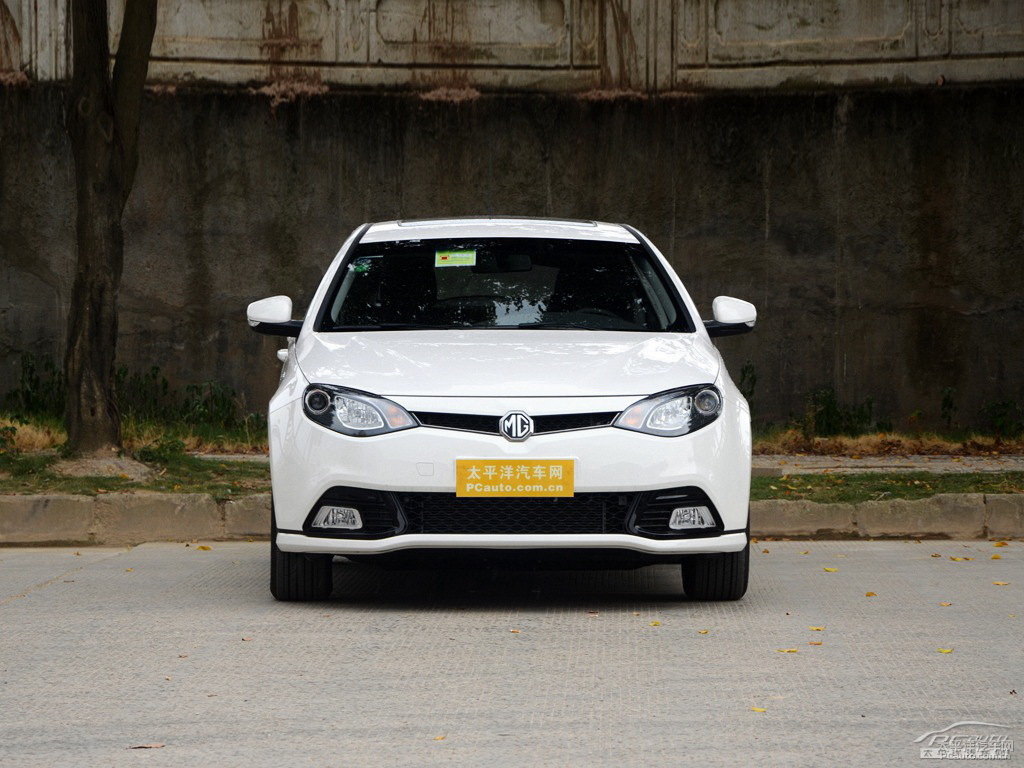 圣峰白MG6整車外觀外觀圖片