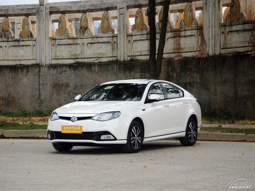 圣峰白MG6整車外觀外觀圖片