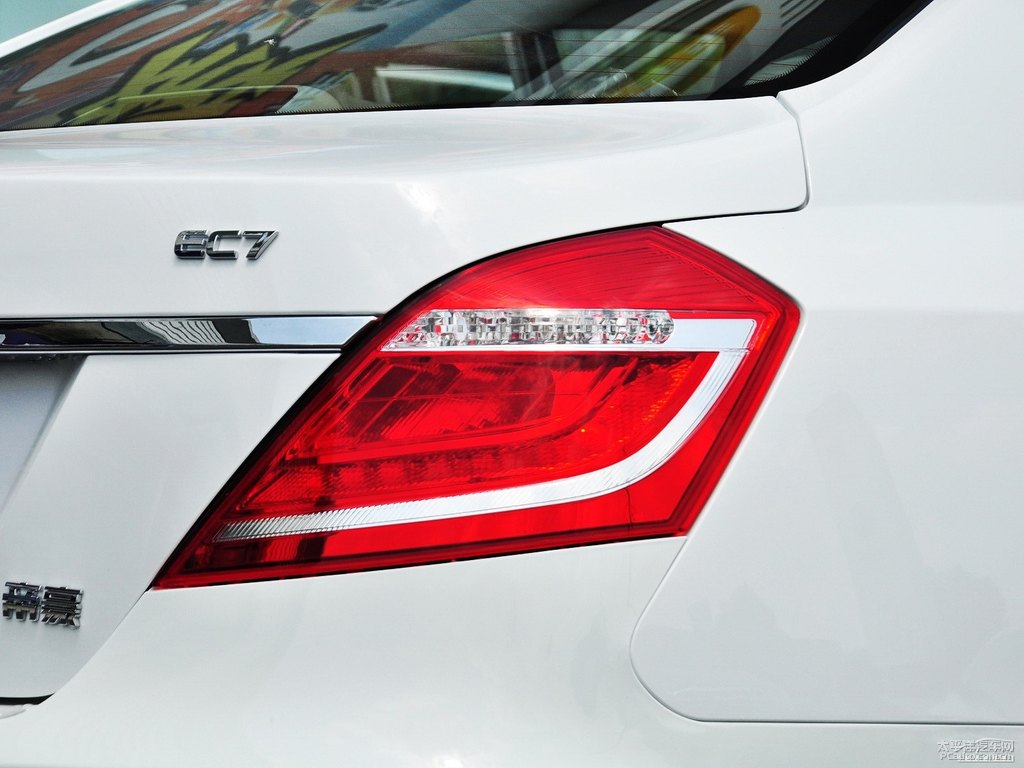 冰晶白新帝豪車尾外觀圖片