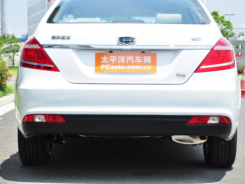 冰晶白新帝豪車尾外觀圖片