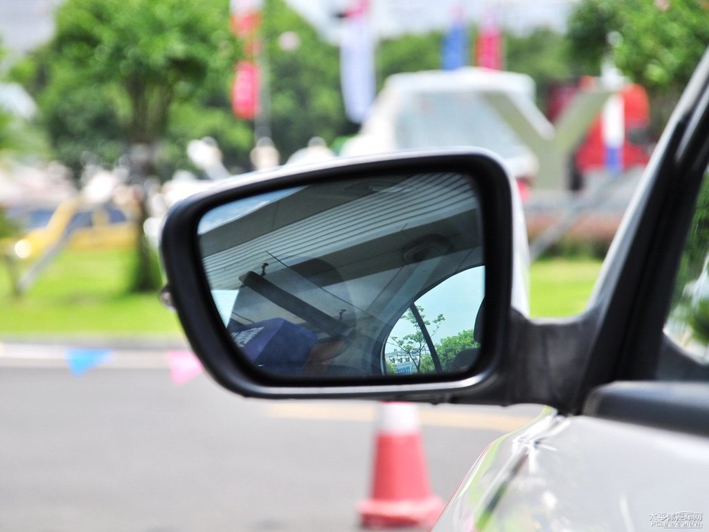 冰晶白新帝豪車身外觀圖片