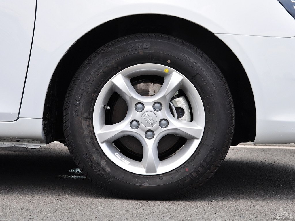 冰晶白新帝豪車身外觀圖片