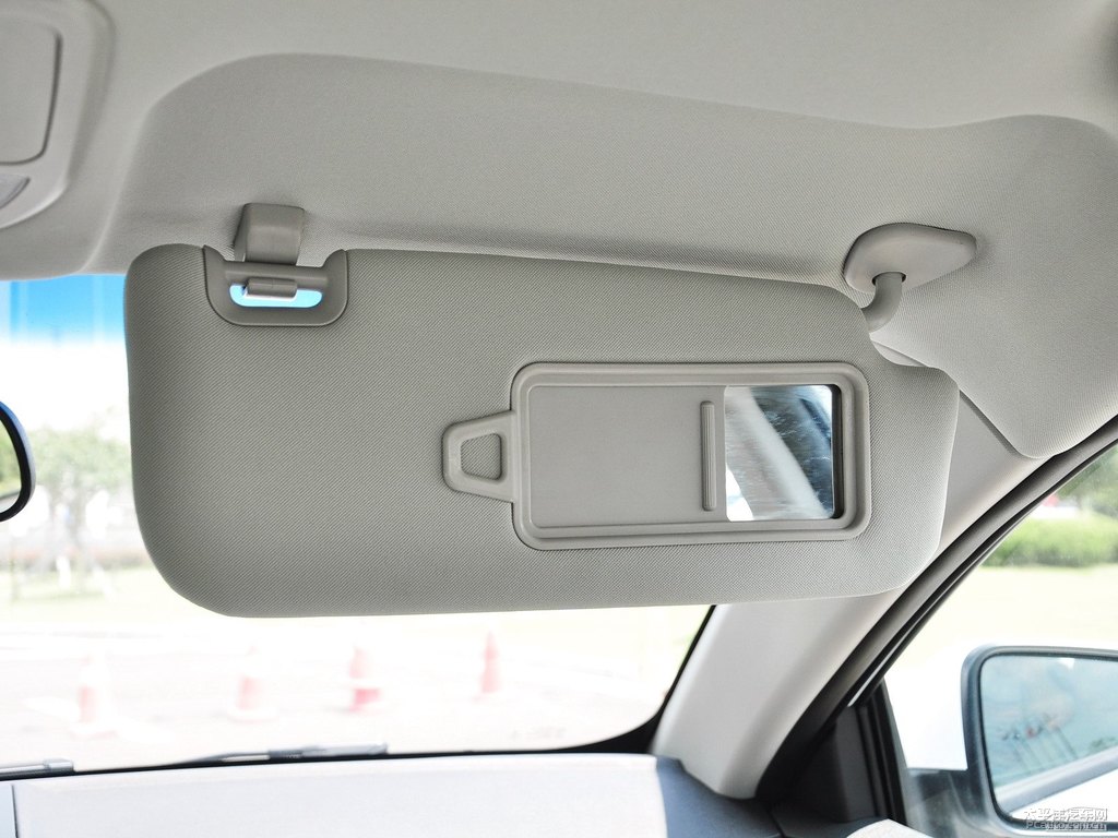 冰晶白新帝豪車廂內(nèi)飾圖片