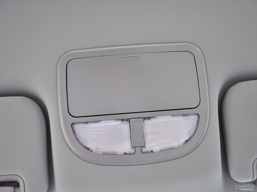 冰晶白新帝豪車廂內(nèi)飾圖片