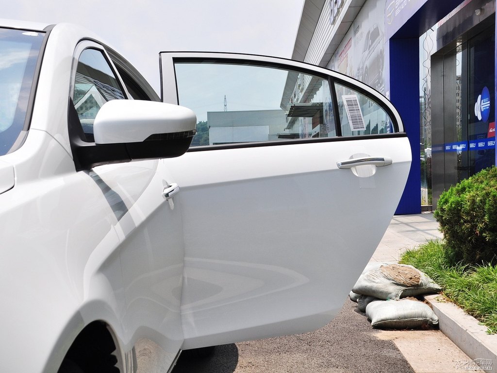冰晶白新帝豪車廂內(nèi)飾圖片