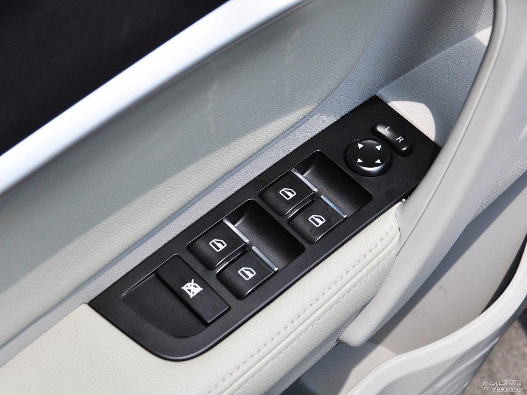 冰晶白新帝豪車廂內(nèi)飾圖片
