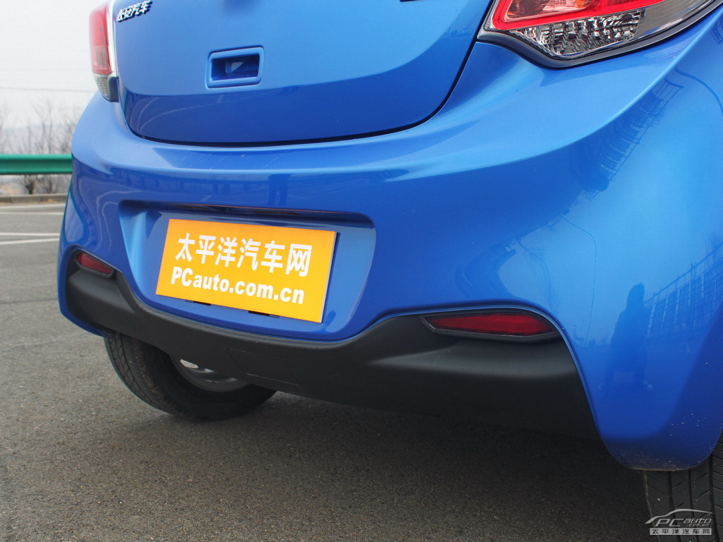 奔奔外觀高清大圖