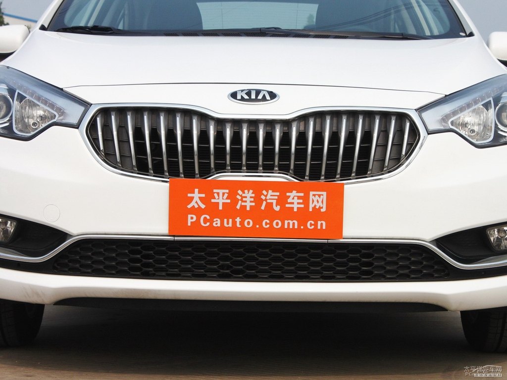 透明白起亞K3車頭外觀圖片