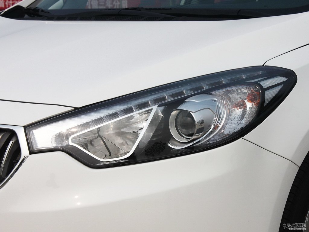 透明白起亞K3車(chē)頭外觀圖片