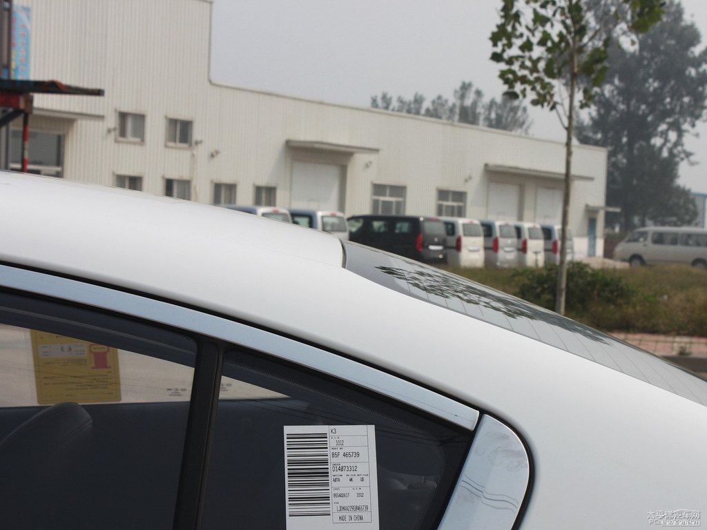 透明白起亞K3車身外觀圖片