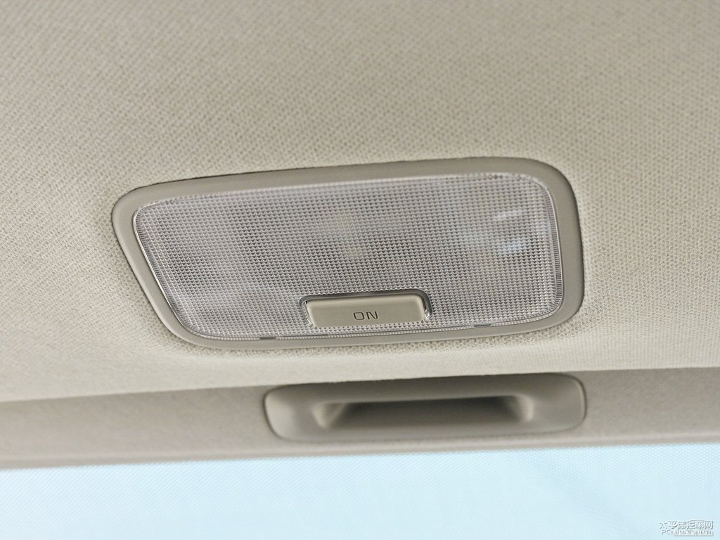 透明白起亞K3車廂內(nèi)飾圖片