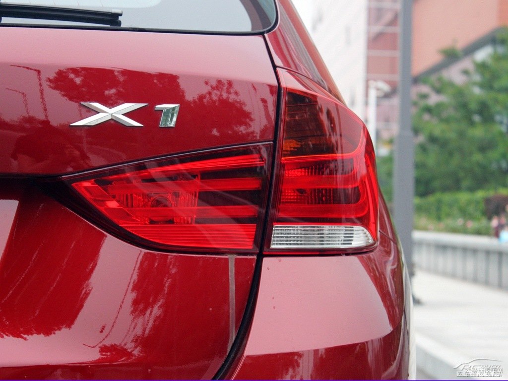 墨爾本紅寶馬X1車尾外觀圖片