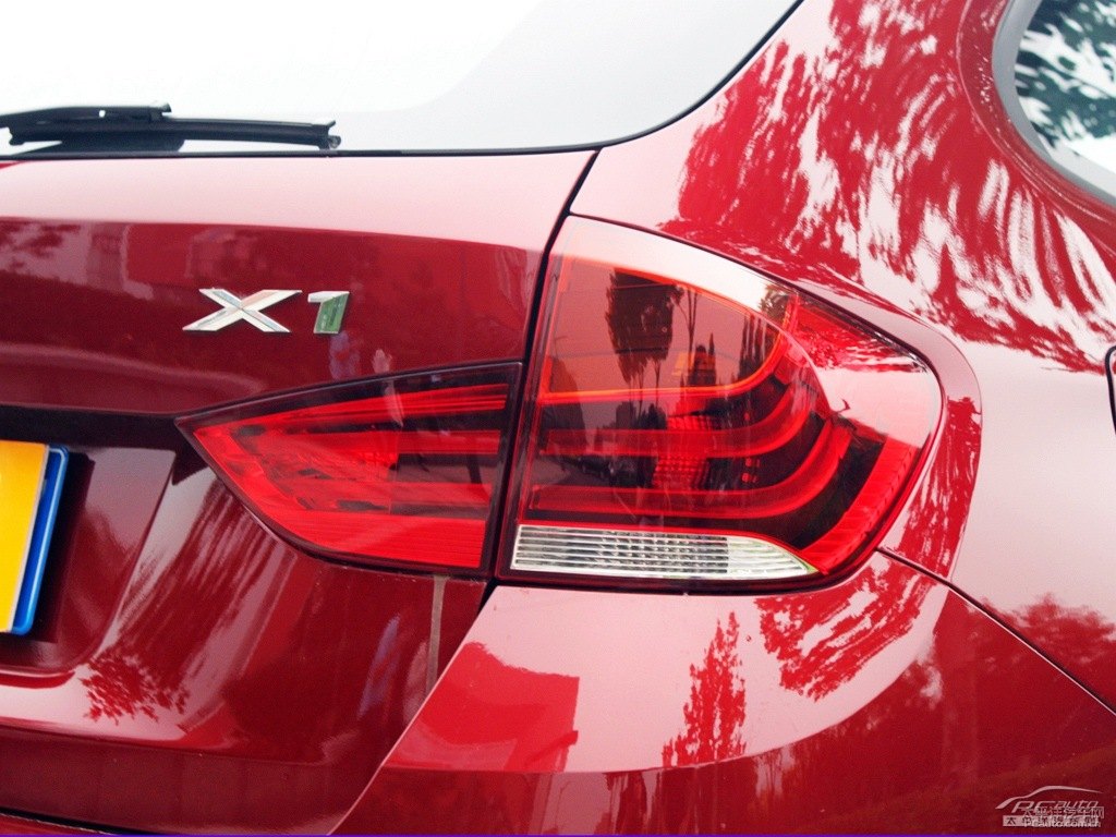 墨爾本紅寶馬X1車尾外觀圖片