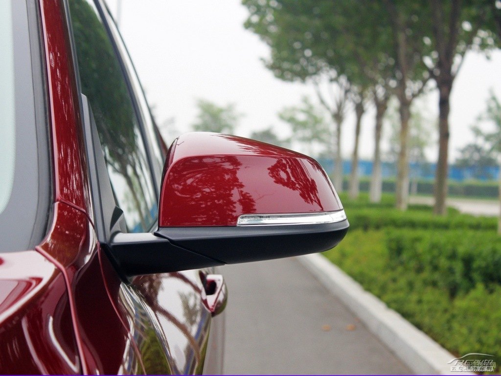 墨爾本紅寶馬X1車身外觀圖片