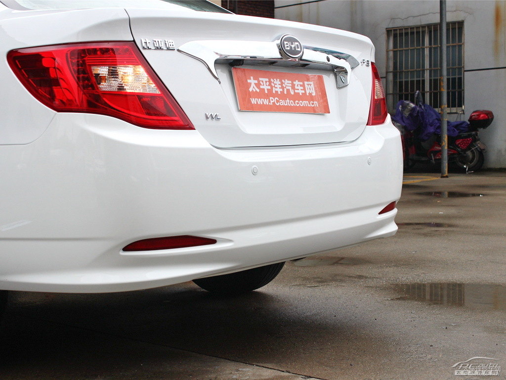 天山白比亞迪F3車尾外觀圖片