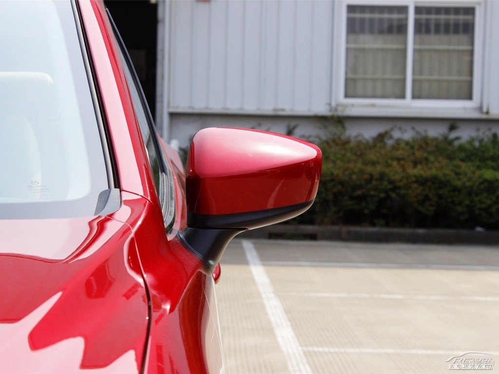 魂動紅馬自達3 昂克賽拉車身外觀圖片