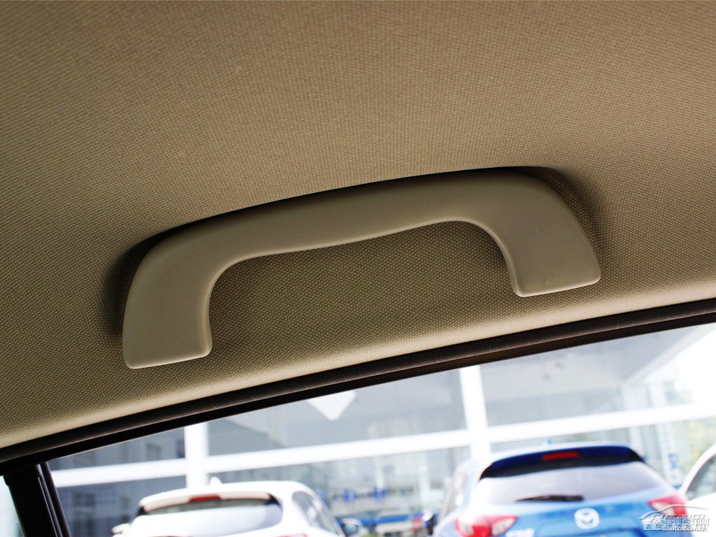 魂動紅馬自達3 昂克賽拉車廂內飾圖片