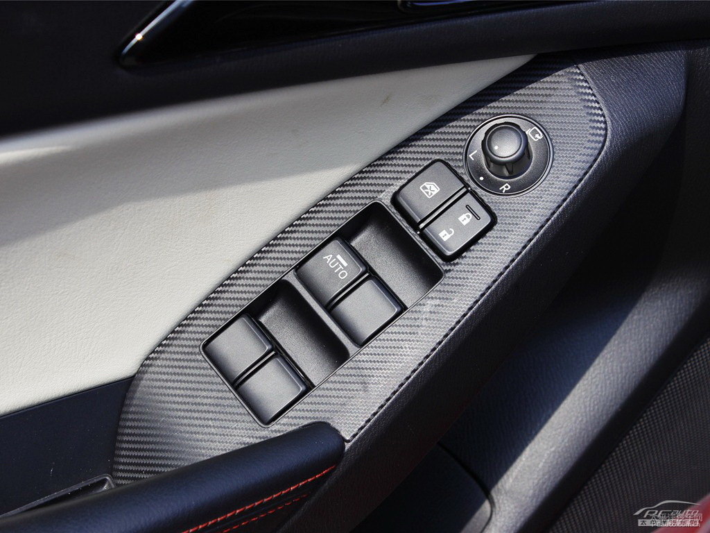 魂動(dòng)紅馬自達(dá)3 昂克賽拉車(chē)廂內(nèi)飾圖片